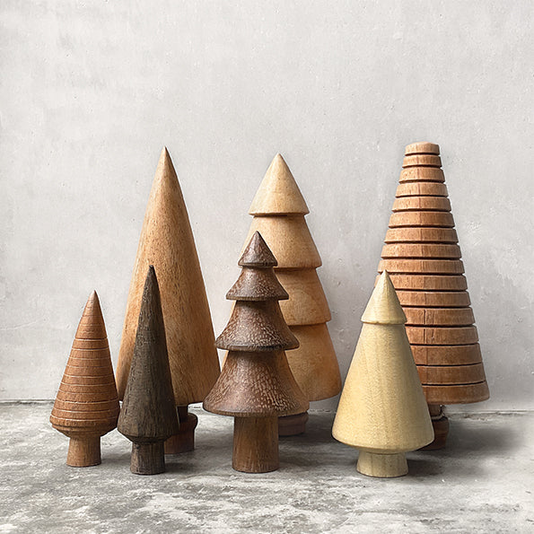 Kleiner gedrechselter Baum - Schlichtes dunkles Holz