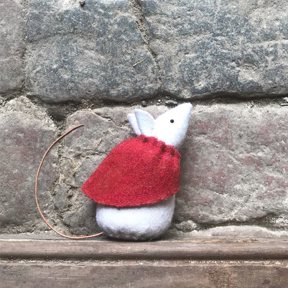 Kleine Maus mit rotem Umhang - Daisy