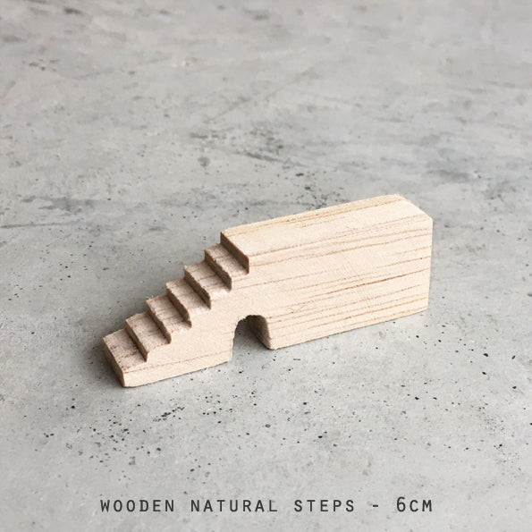 Winzige Holzstufen-Natur