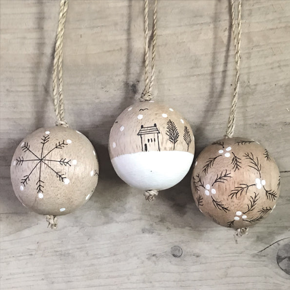 Wood bauble - Snowy houses